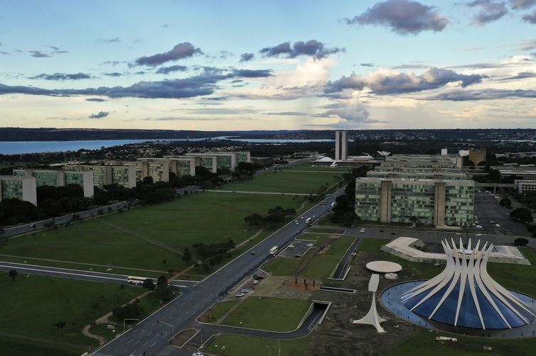 CNC pede reforma administrativa para barrar avanço da dívida pública