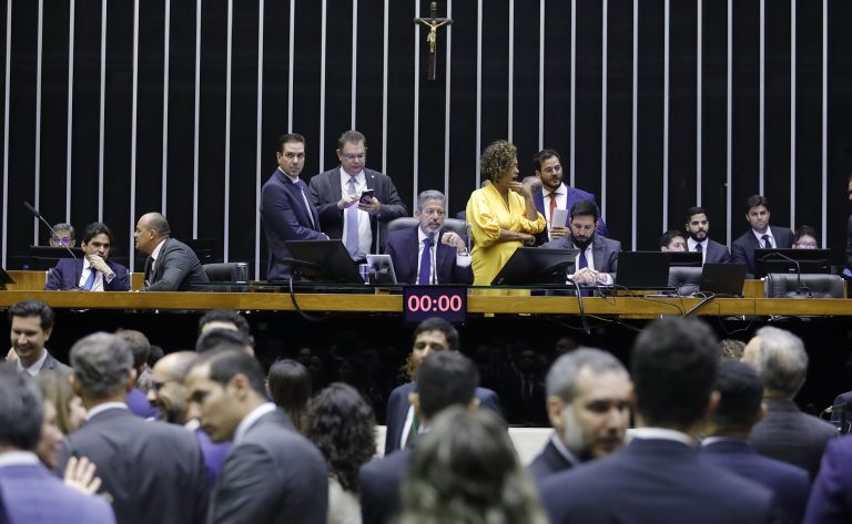 Deputados aprovam urgência para dois projetos de lei e concluem votações desta quarta-feira