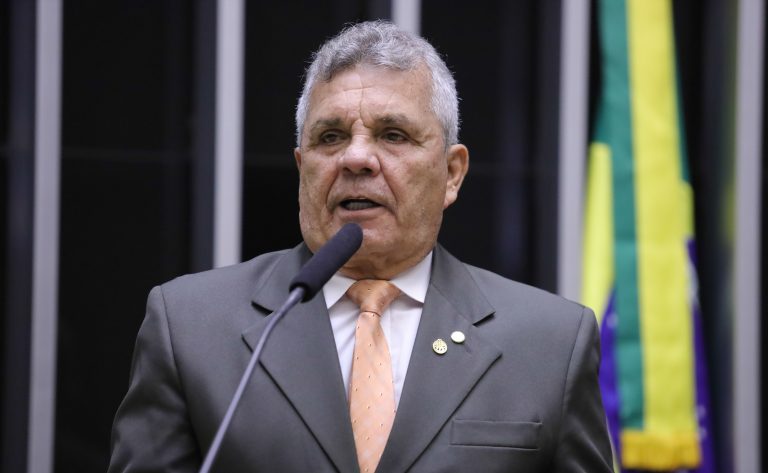 Projeto criminaliza venda de veículo com débitos para ser usado até ser pego pela fiscalização