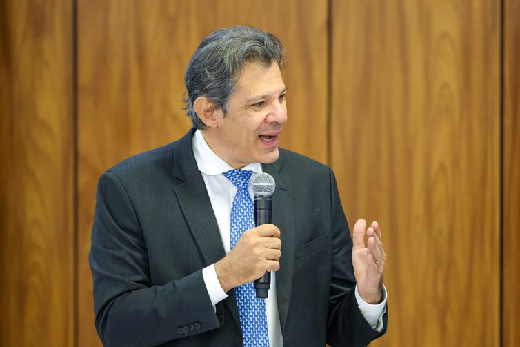 Isenção do IR será equivalente a um 14º salário, diz Haddad